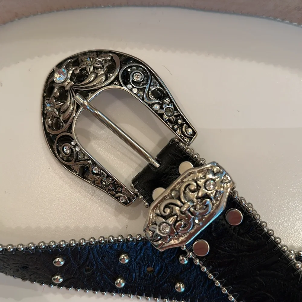 New Leatherock Black and Silver Western Belt with Star Studs. Size 36.